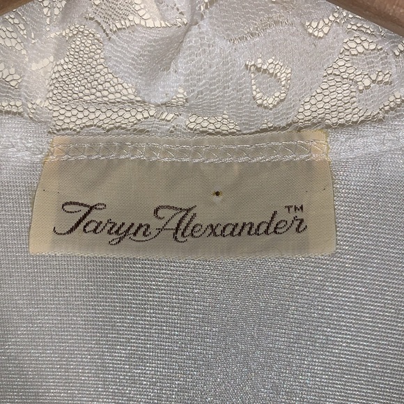 White 70’s Vintage Maxi Open Flutter Cap Sleeve Robe - Picture 7 of 8